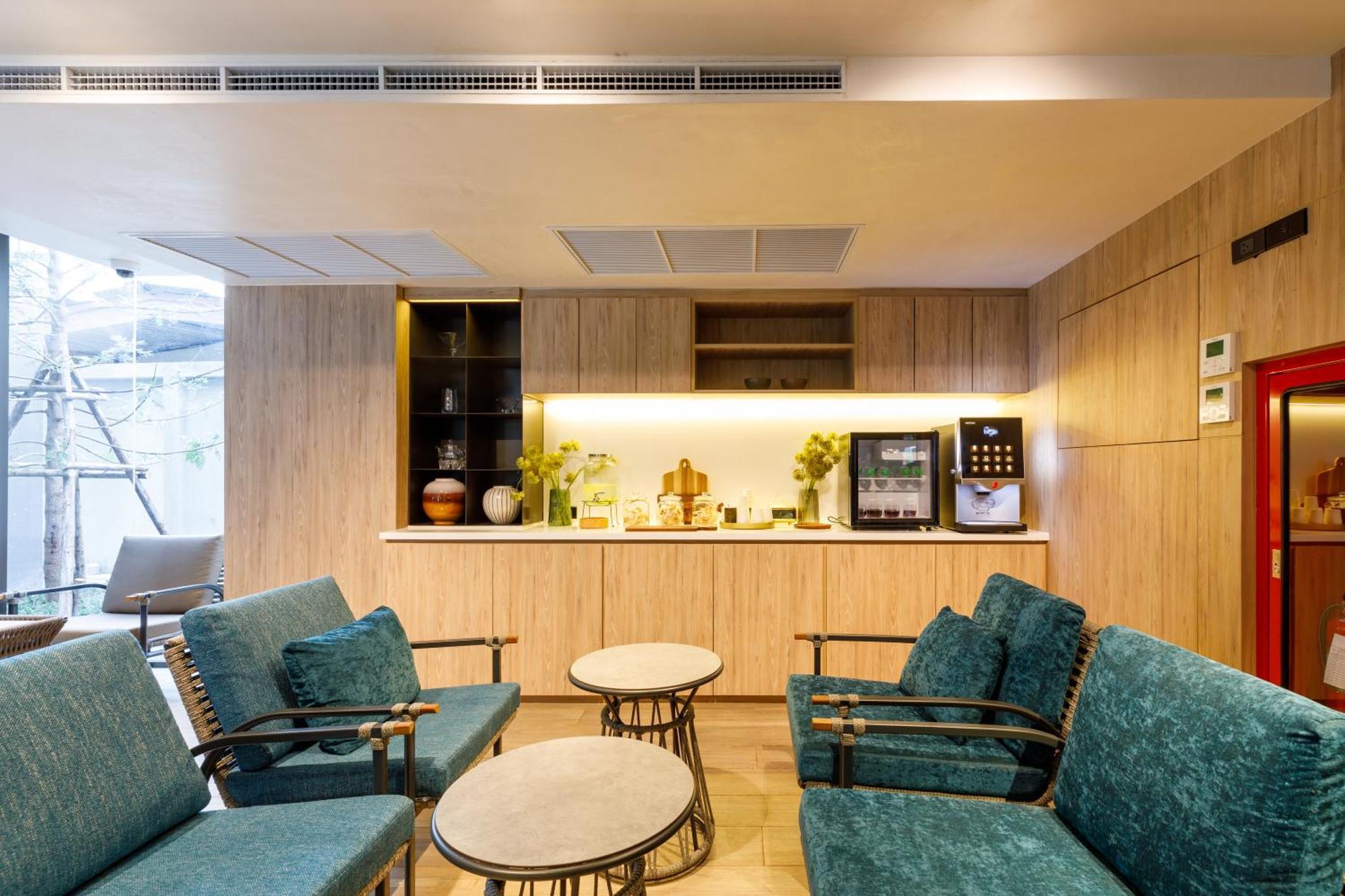 Benjarong Hotel バンコク都 エクステリア 写真